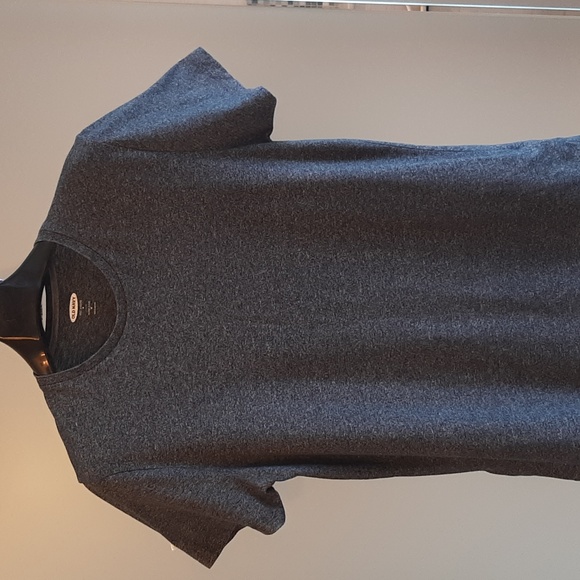 Old Navy t-shirt.short sleeve  Gray.  Medium. - Picture 3 of 8